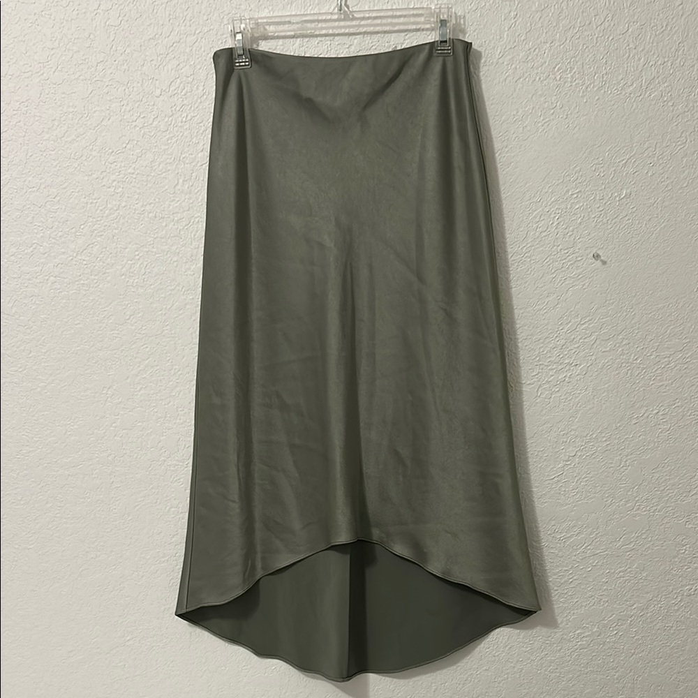 Alice + olive classic Green metallic hi-low skirt size 10